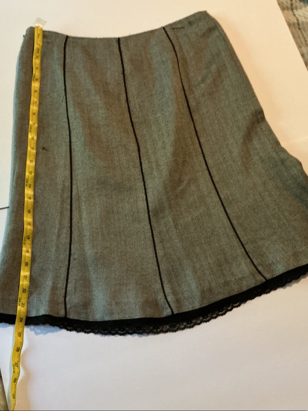 Oscar de la Renta Gray Mini Skirt with Black Piping and Lace Trim